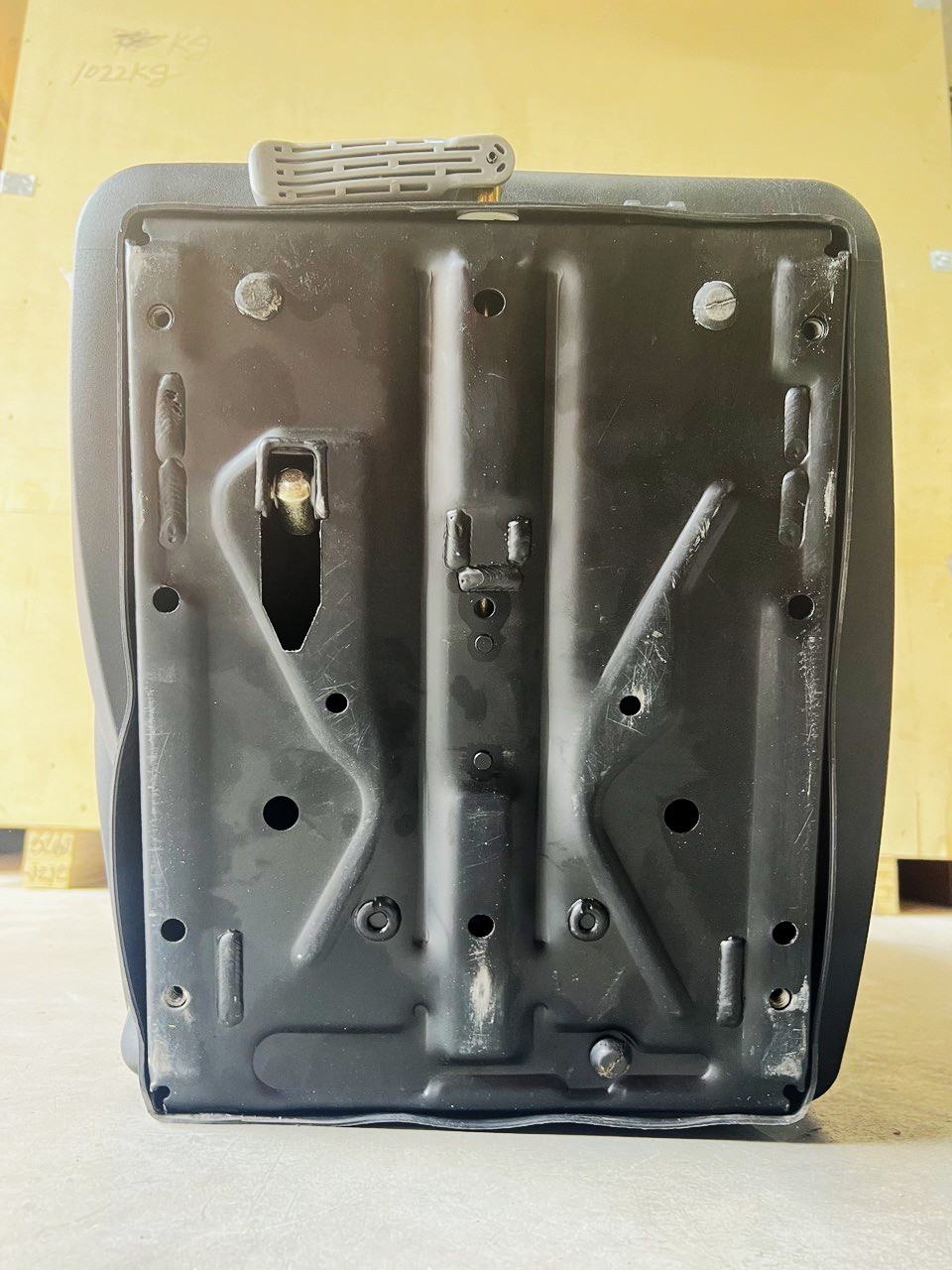 Сиденье оператора(кожа) без подлокотника 2