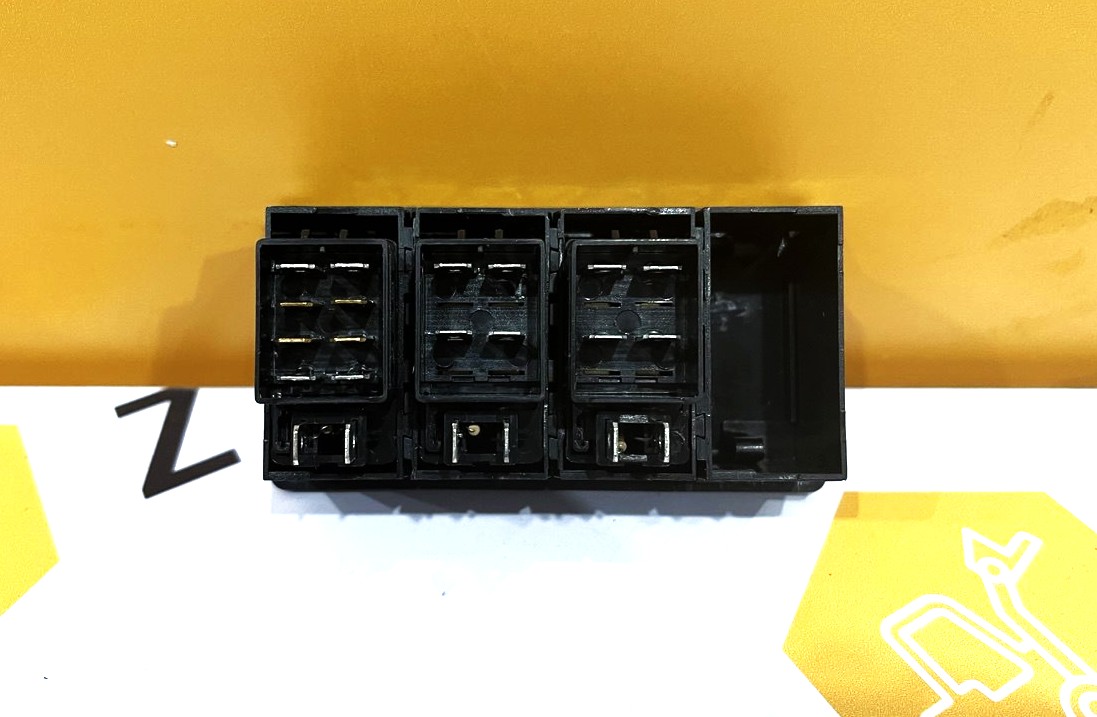 БЛОК КЛАВИШНЫХ ПЕРЕКЛЮЧАТЕЛЕЙ 3 клавиш SDLG 2